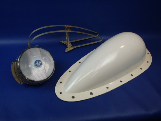 700939-03 LEAR INC. - 2320-C Antenna With Mounting bracket and cover
